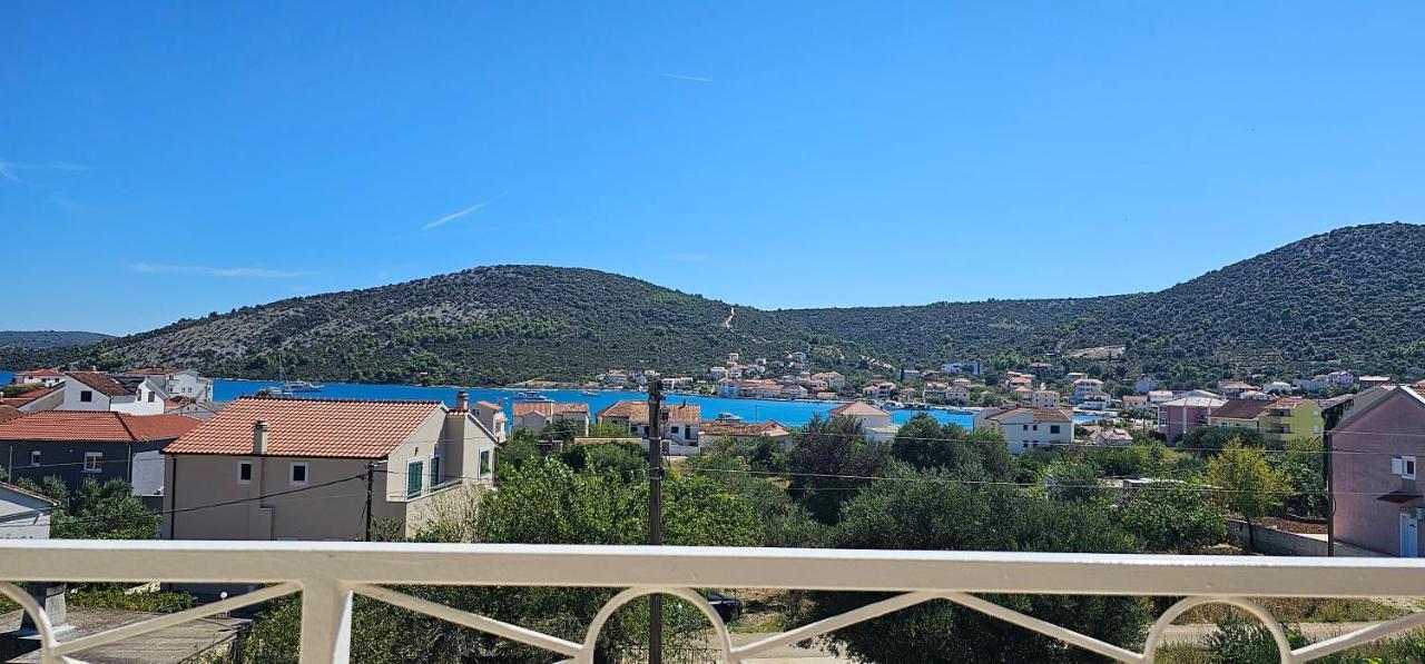 Coastal Charm: Pazanin Apartament